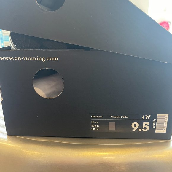 Cloud Ace on Running Womans Show -9.5 - Picture 3 of 3